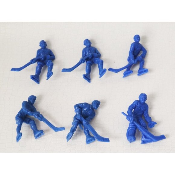 1956 - 1957 Set of 6 Kelloggs Corn Flakes Premium Plastic Blue Hockey Men Vintag - Picture 1 of 5